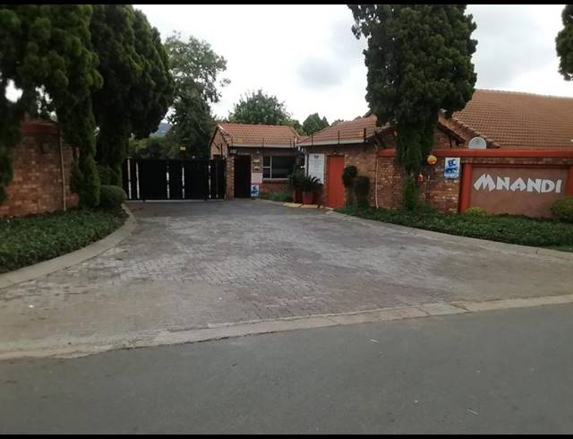 2 BEDROOM TOWNHOUSE FOR SALE IN ALLEN'S NEK